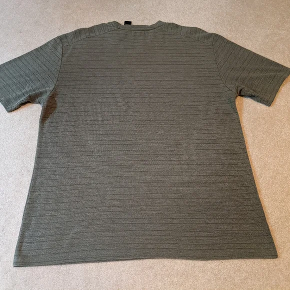 Claiborne Men's t-shirt - Picture 3 of 15